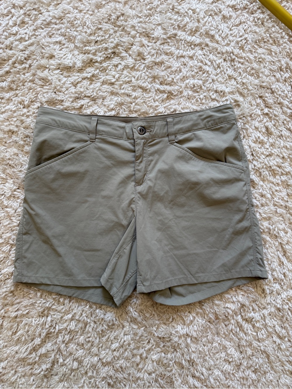 Patagonia Women's Tan Quandry Shorts 5”. Interior sizer. Stretchy & Comfy. Sz 8 - Picture 9 of 10